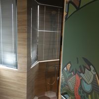 バスルームは扉があるので、水浸しにならないのが良い