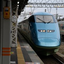 停車中の山形新幹線