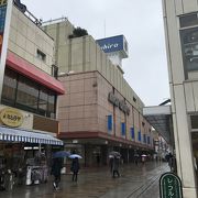 クレアモール沿いにある百貨店