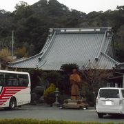 伊豆急下田駅近くの寺院でした。