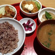 広島産牡蠣フライ　タルタルソースのランチセット