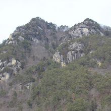 まさに、岩山