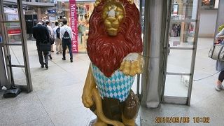 ライオンがお出迎え！