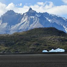 パイネ山群からは少し離れています。