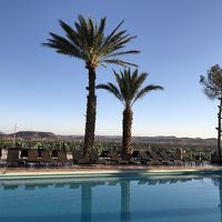 プールサイドのテラスからの眺望は最高