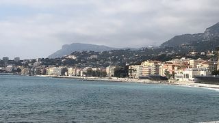 マントンのビーチ