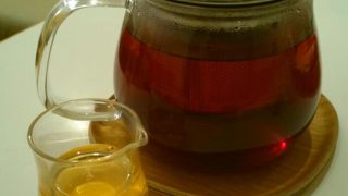 美味しいケーキとハーブティー