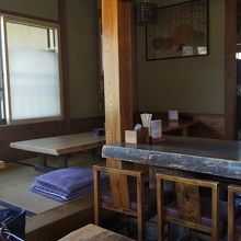 こじんまりとした店内