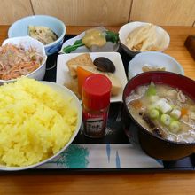 サフランライスにだご汁