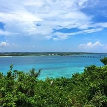 竜宮城展望台から見た来間大橋。