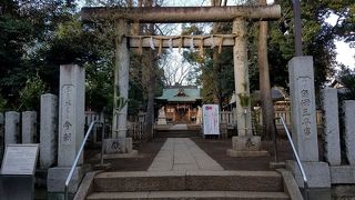 八雲小学校の校庭よりも長い参道