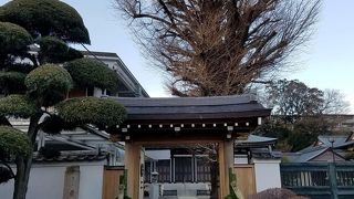 本堂の前に風神像と雷神像