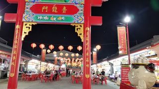 屋外フードコート