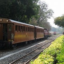 嘉義駅発北門駅行き列車（機関車が後ろから押す）