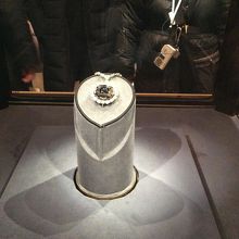 世界最大のブルーダイヤモンドで初めはルイ14世が所持していた