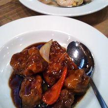 黒酢酢豚と海鮮炒め