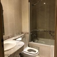 広めのバスルームで使いやすい。綺麗