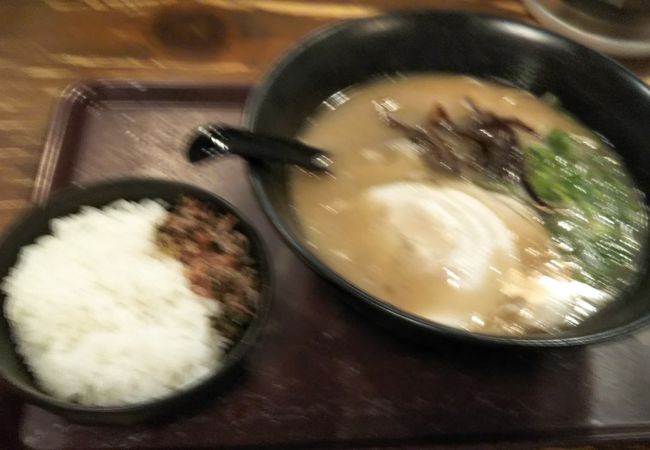 筑紫口近くの豚骨ラーメン店