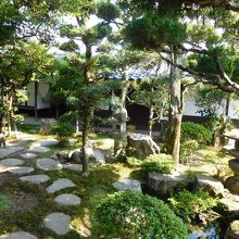 萬代家主家の庭