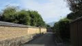 堀内地区とならんで有名な鍵曲がみられます。