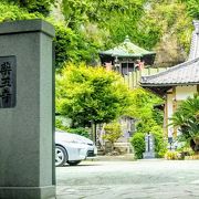 徳川家・蒲生家ゆかりのお寺「薬王寺」