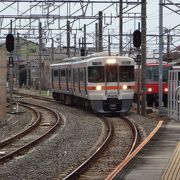 愛知県の豊橋駅と長野県の辰野駅を結ぶ長大ローカル線
