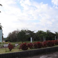 バンナ公園の駐車場で