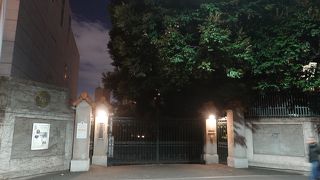 蔦の絡まる外観です