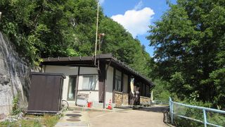 なんと船外機故障のため欠航中、再訪を誓いつつ乗場周辺を散策