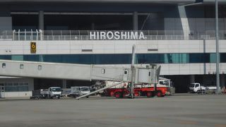 広島市内から離れた場所にある空港