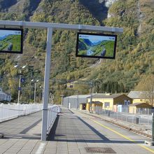 フロム駅のプラットフォーム