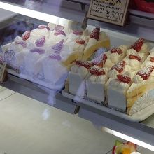 毎月22日はイチゴのショートケーキが一個100円 By スーパーこひつじ ガトー ロバのクチコミ フォートラベル