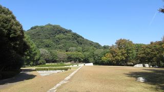 現代美術のモニュメントのような物が多数あり、それが故に石彫公園と呼ばれているようです。