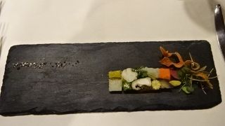 シックな大人の空間でいただく美しく上品な味わいのフレンチ