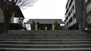 モダンでスタイリッシュ神社