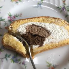 ふわふわの生クリームとホロにがいチョコレート