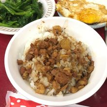 魯肉飯も良いが　ラードご飯って？