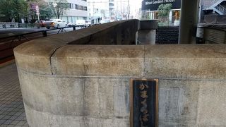 米軍に機銃掃射された跡が残る