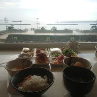 海を見ながら朝ごはん