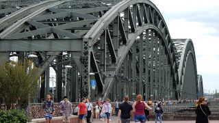 向こう岸にもぜひ行きましょう