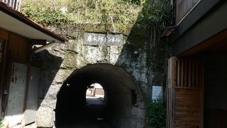 明治期に作られた素掘りのトンネルー、それにしても立派！