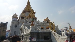 周辺からもよく目立つ