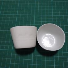 この薄さ、手作りの磁器