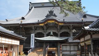 日蓮上人の生家跡にお堂を建立したのが誕生寺の始まり