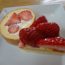 ロールケーキもタルトもいちごたっぷり！