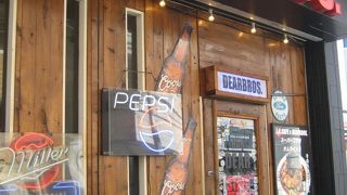 アメリカンっぽい雰囲気のレストラン・カフェバー