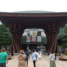 歩道から撮影できます。