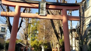 駅近のモダン神社