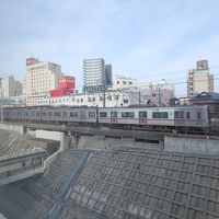 ７階の部屋からの眺め。京成電鉄が目の高さに
