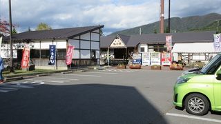 浅瀬石川ダムのほとりにある道の駅